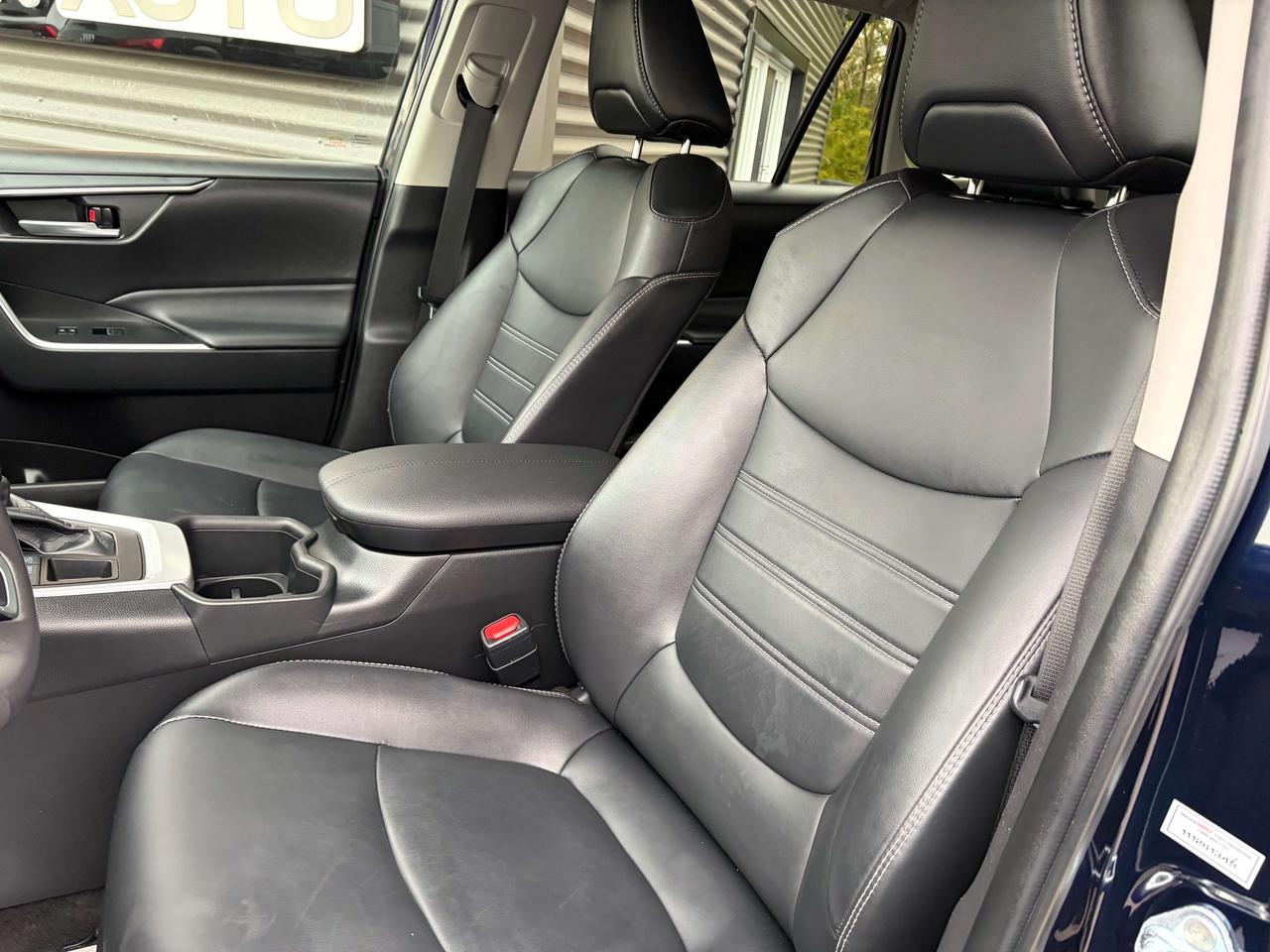 2023 Toyota RAV4 XLE AWD SofTex Leather Moonroof One Owner Clea Photo