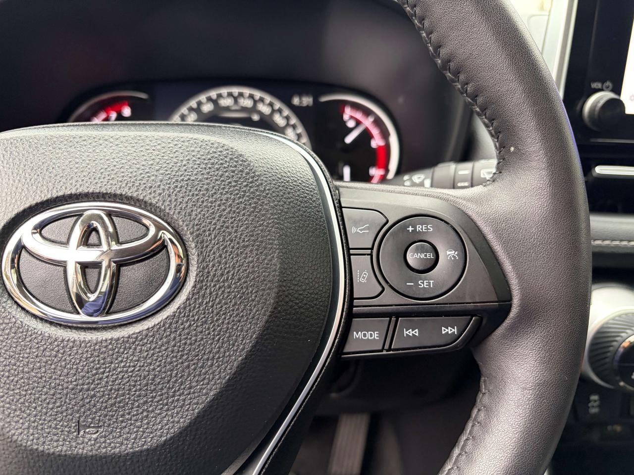 2023 Toyota RAV4 XLE AWD SofTex Leather Moonroof One Owner Clea Photo