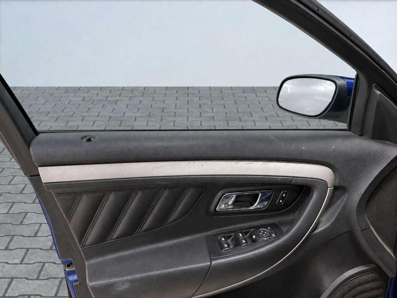 2013 Ford Taurus SEL / LEATHER / NAVI / SUNROOF / POWER SEATS / BLUETOOTH / KEYLESS ENTRY Photo