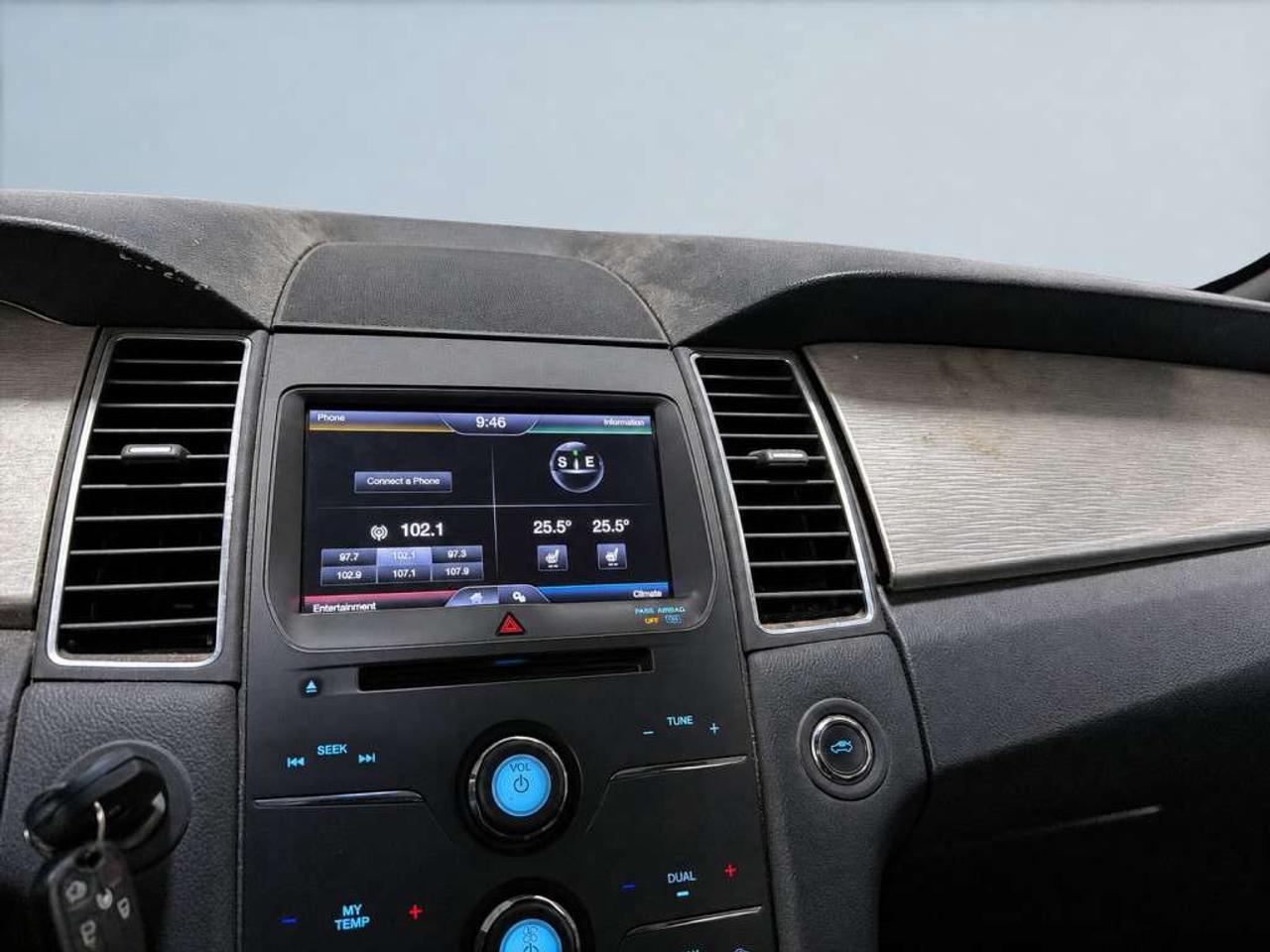 2013 Ford Taurus SEL / LEATHER / NAVI / SUNROOF / POWER SEATS / BLUETOOTH / KEYLESS ENTRY Photo