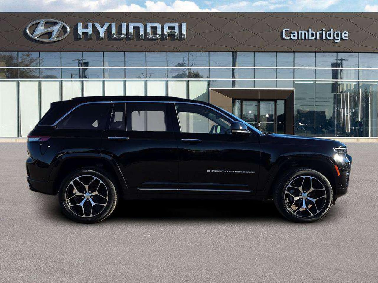 2025 Jeep Grand Cherokee Summit Reserve Photo