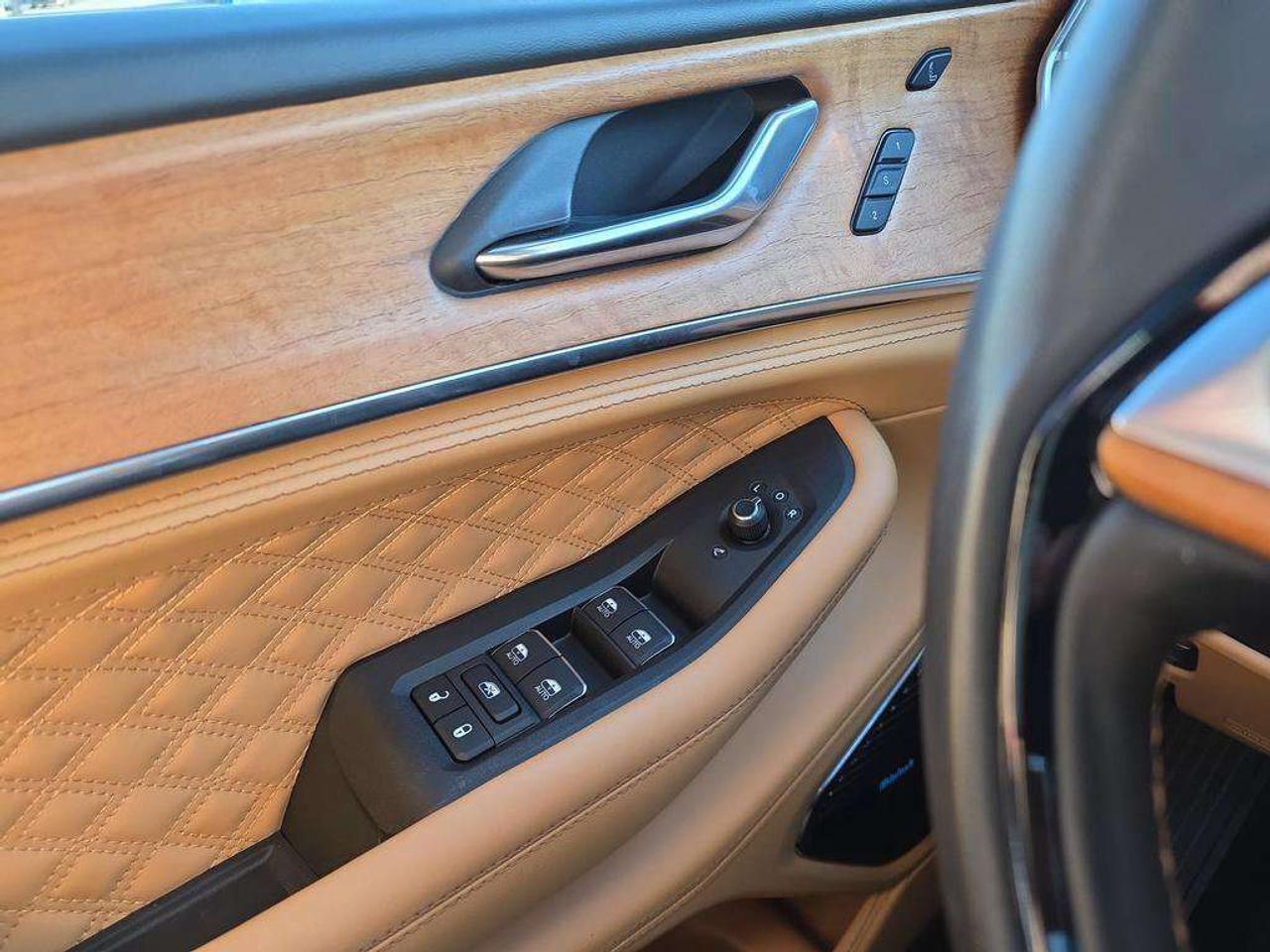 2025 Jeep Grand Cherokee Summit Reserve Photo