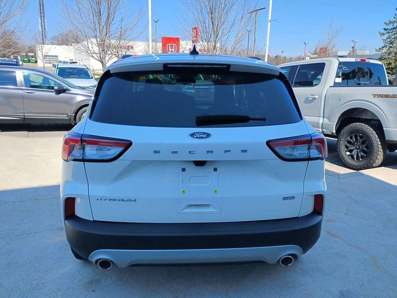 2022 Ford Escape Titanium Plug-In Hybrid Photo4