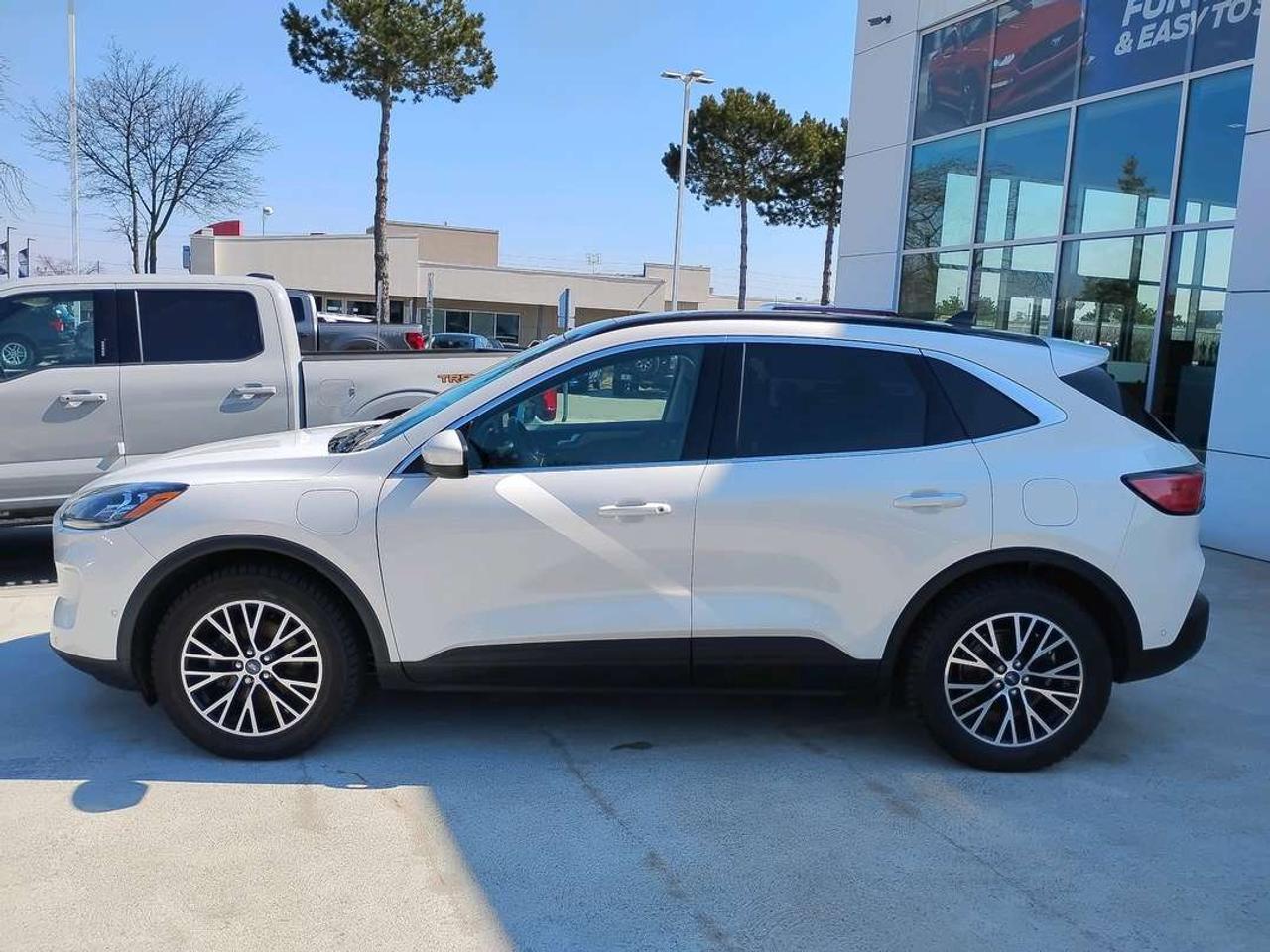 2022 Ford Escape Titanium Plug-In Hybrid Photo2