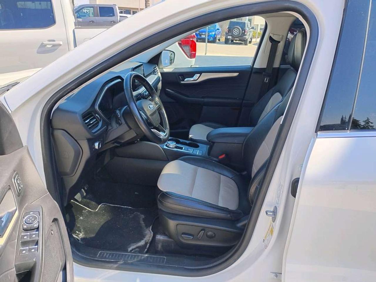 2022 Ford Escape Titanium Plug-In Hybrid Photo