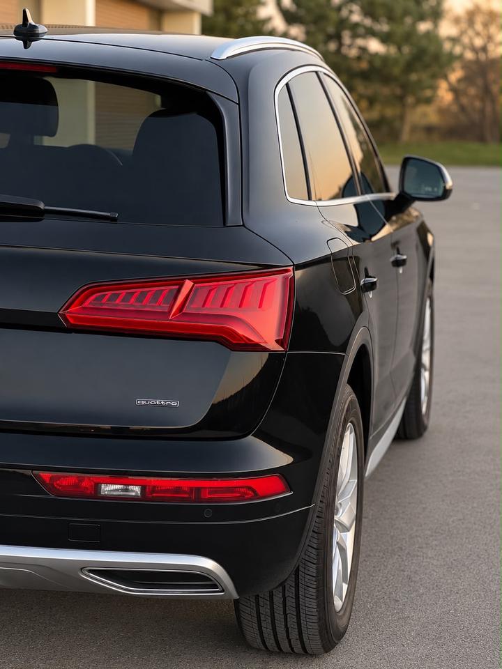 2020 Audi Q5 45 Komfort TFSI Quattro Photo