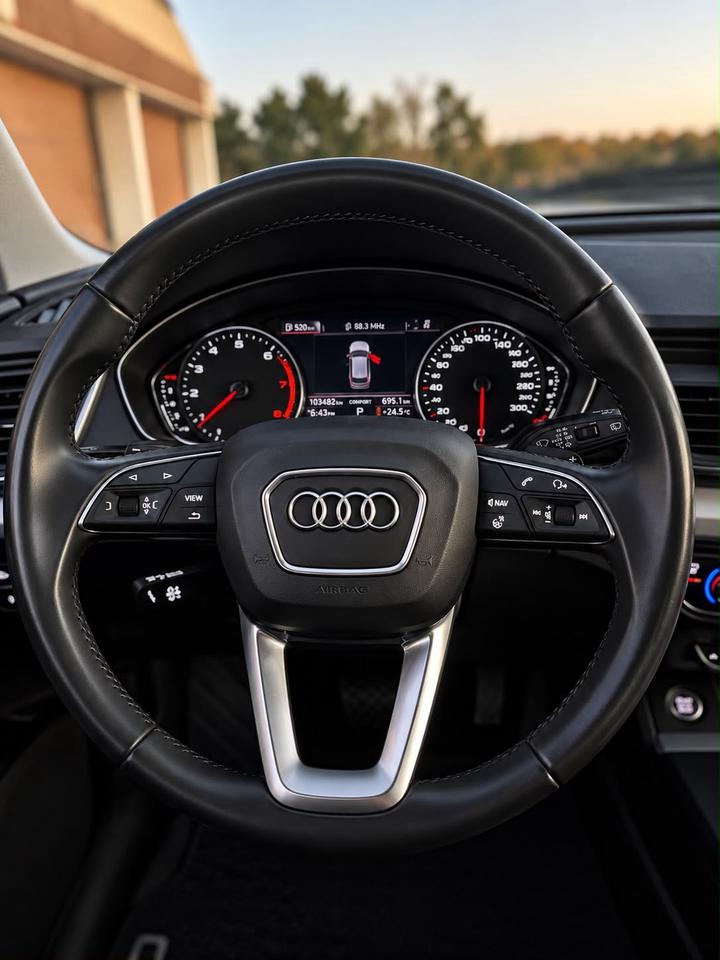 2020 Audi Q5 45 Komfort TFSI Quattro Photo