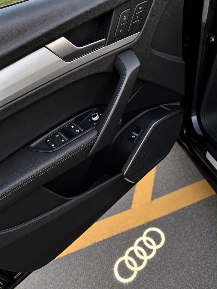 2020 Audi Q5 45 Komfort TFSI Quattro Photo