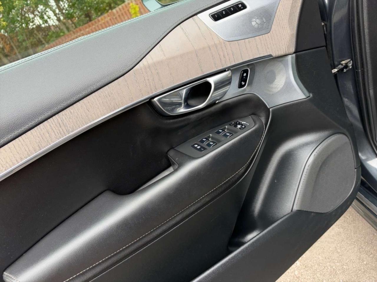 2022 Volvo XC90 T6 AWD Inscription 7-Seater * BOWERS & WILKINS / DRIVER ASSIST / LOW KM Photo