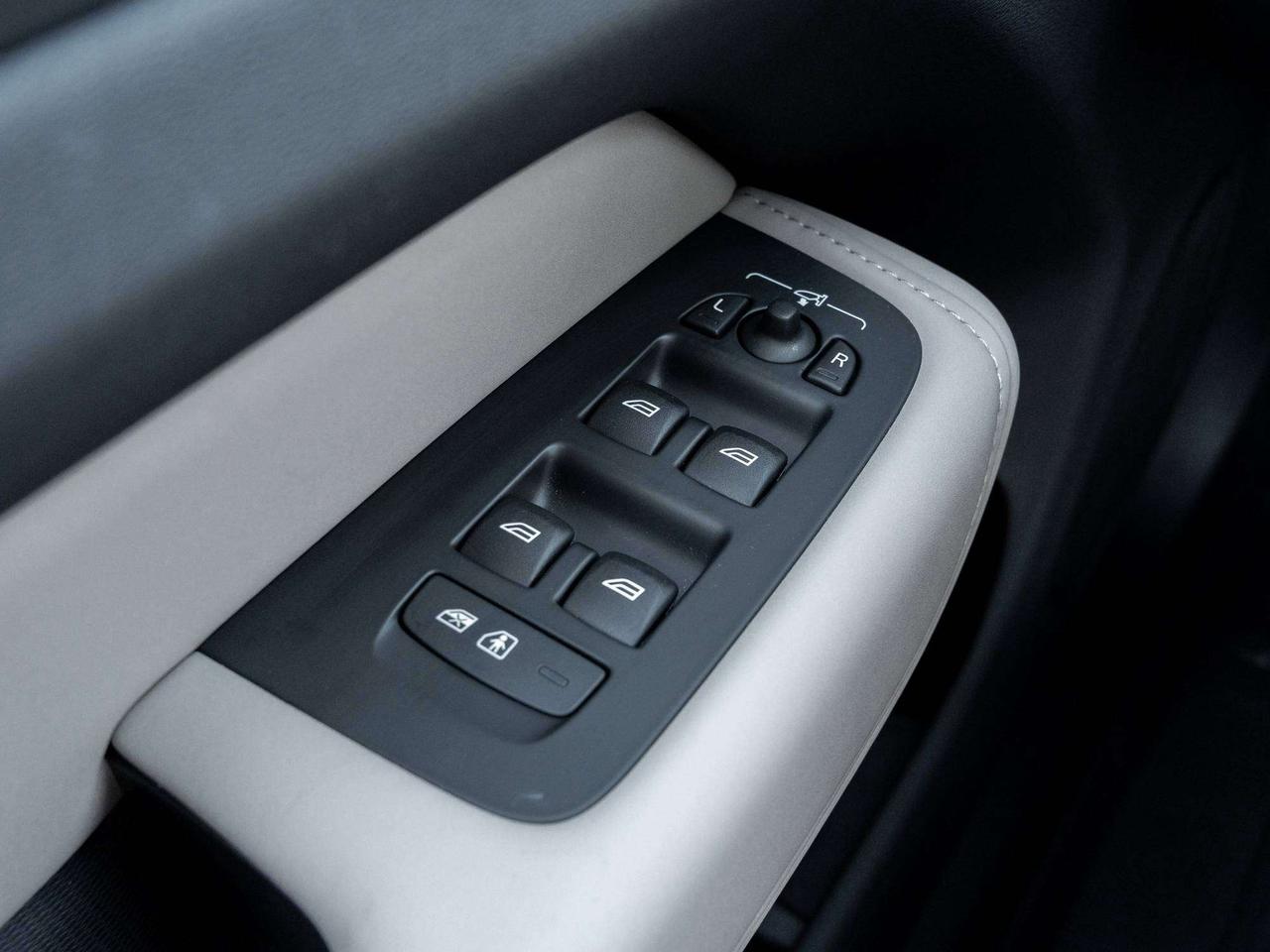 2026 Volvo XC60 PLUS^CARDAMON Interior^Low km^CPO Rate fr 3.49%* Photo