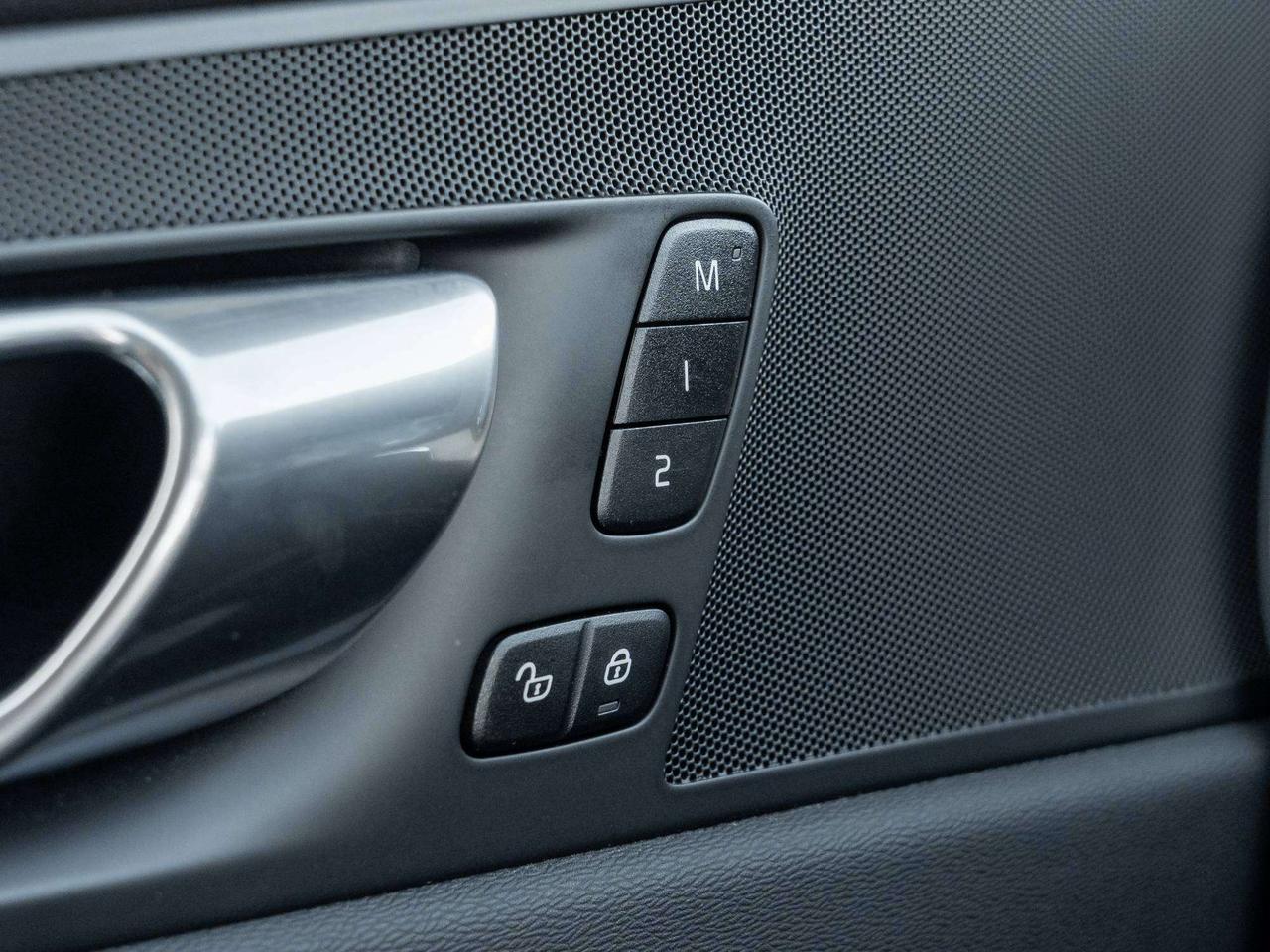 2026 Volvo XC60 PLUS^CARDAMON Interior^Low km^CPO Rate fr 3.49%* Photo