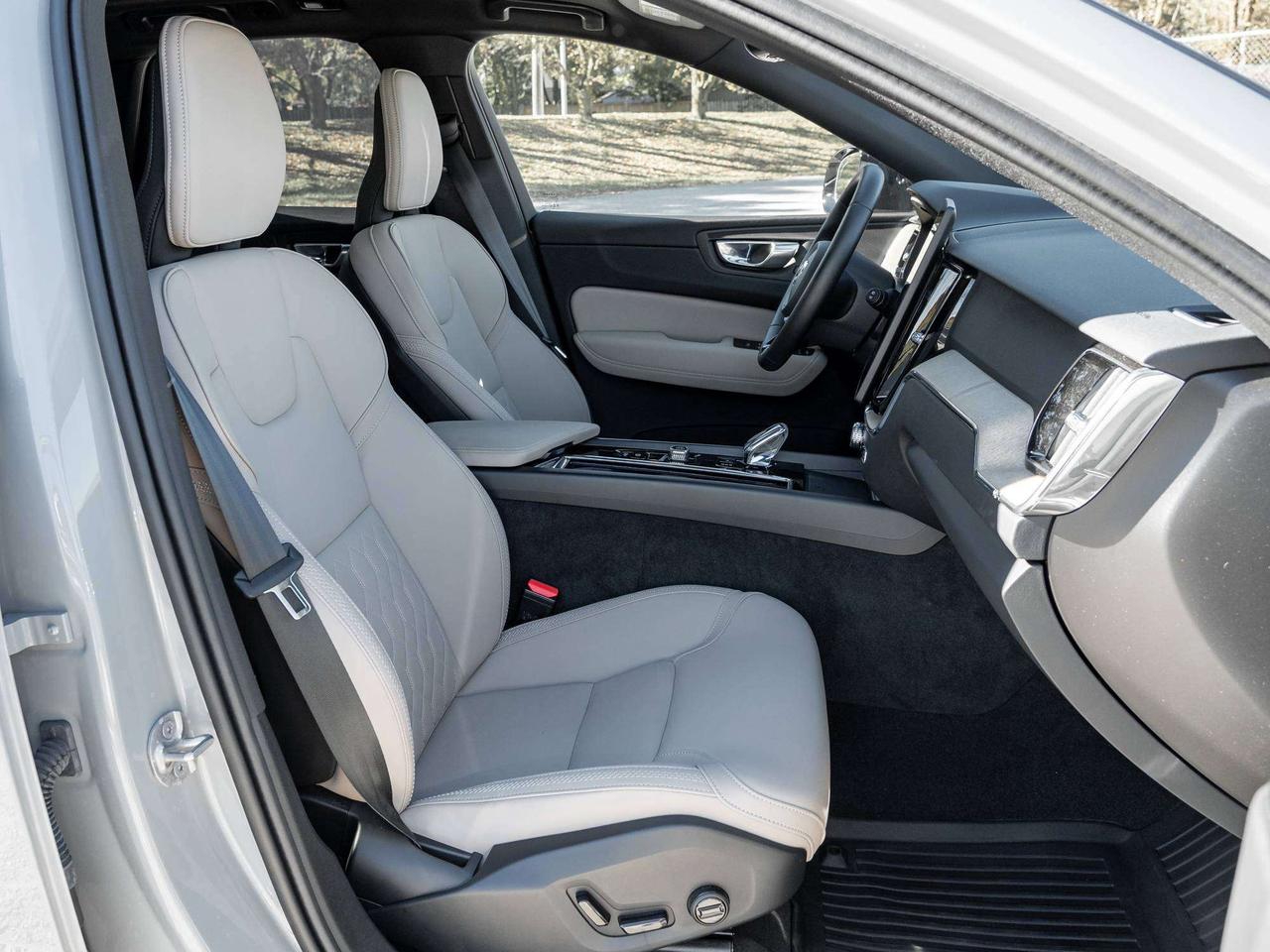 2026 Volvo XC60 PLUS^CARDAMON Interior^Low km^CPO Rate fr 3.49%* Photo