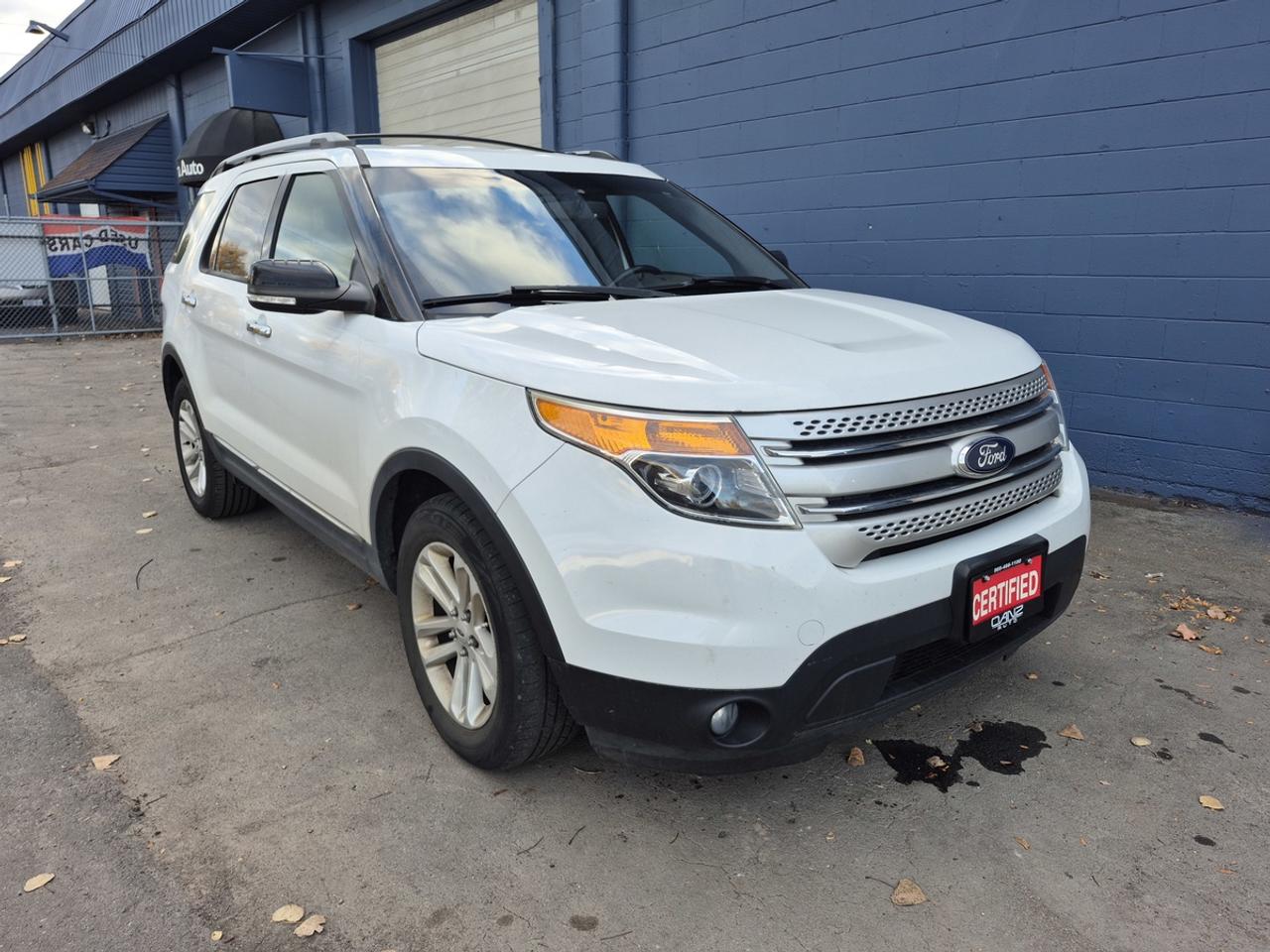 2014 Ford Explorer XLT Photo2