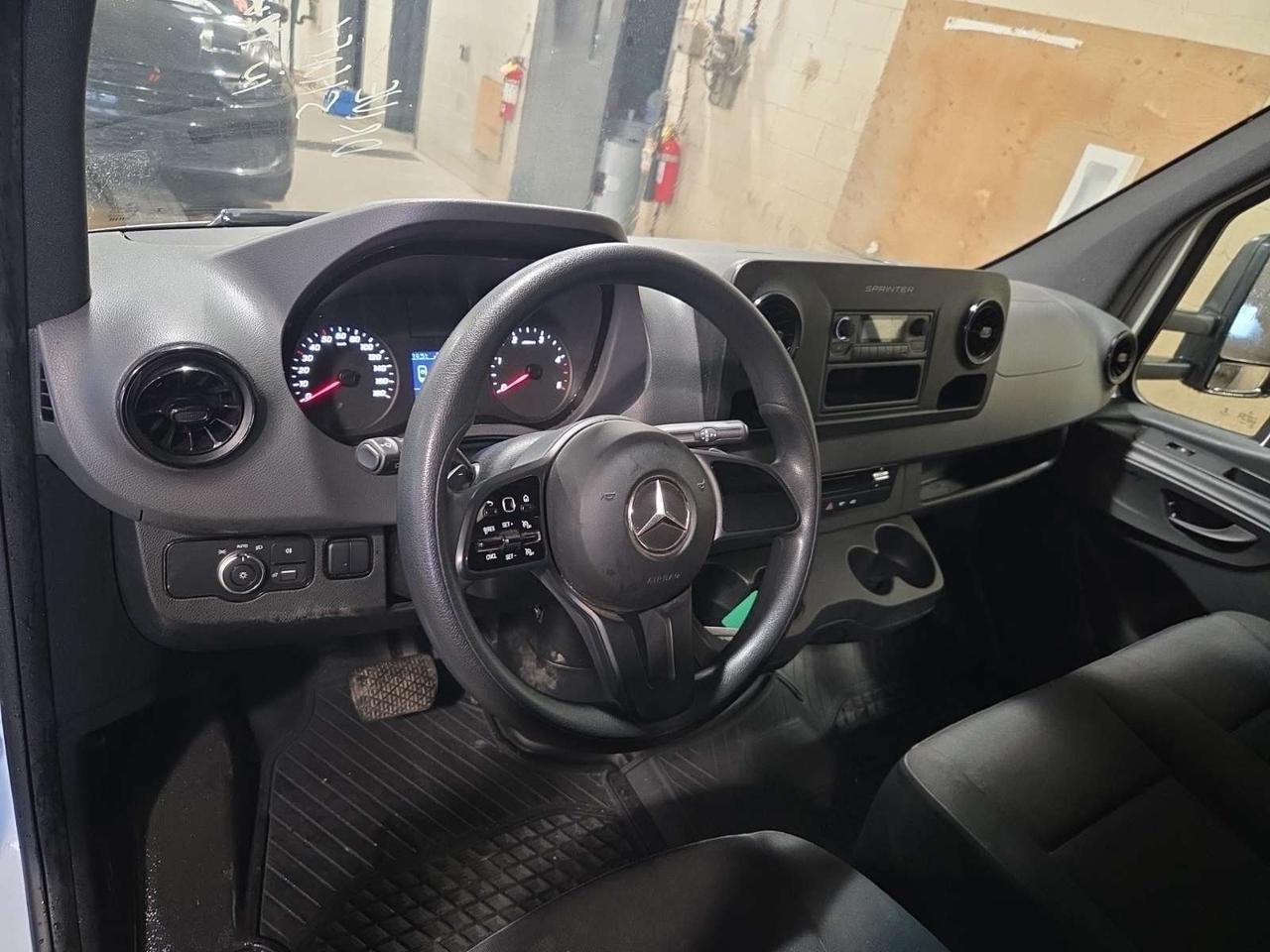 2021 Mercedes-Benz Sprinter 4500 - 14Ft Box + 2Ft Overcab - V6 Diese - 12CB-164550 Photo