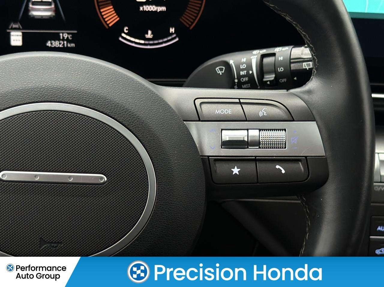 2025 Hyundai KONA Preferred AWD CarPlay Heated Seats Photo