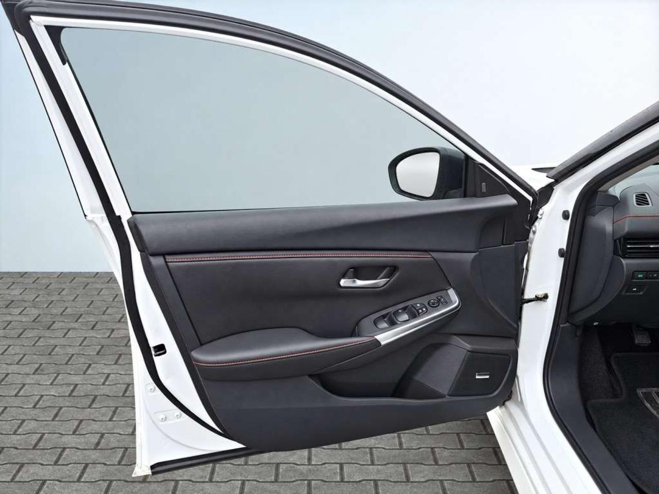 2024 Nissan Sentra SR / SPORT PKG / LEATHER / SUNROOF / NAVI / REMOTE START / BACKUP CAM / APPLE CARPLAY Photo