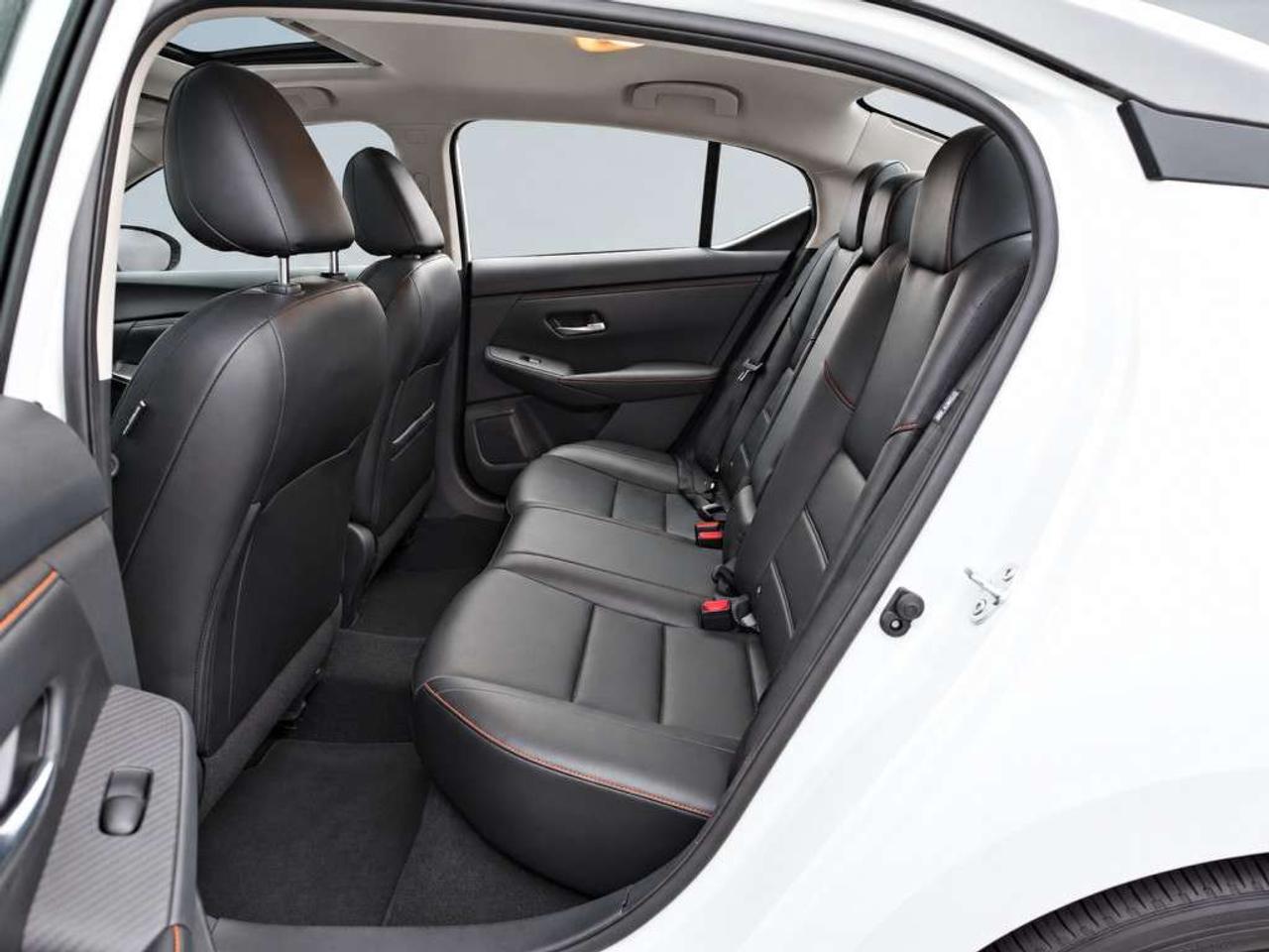 2024 Nissan Sentra SR / SPORT PKG / LEATHER / SUNROOF / NAVI / REMOTE START / BACKUP CAM / APPLE CARPLAY Photo