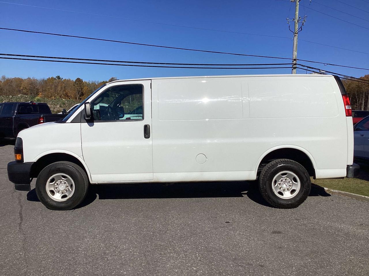 2023 Chevrolet Express 2500 Express Photo3