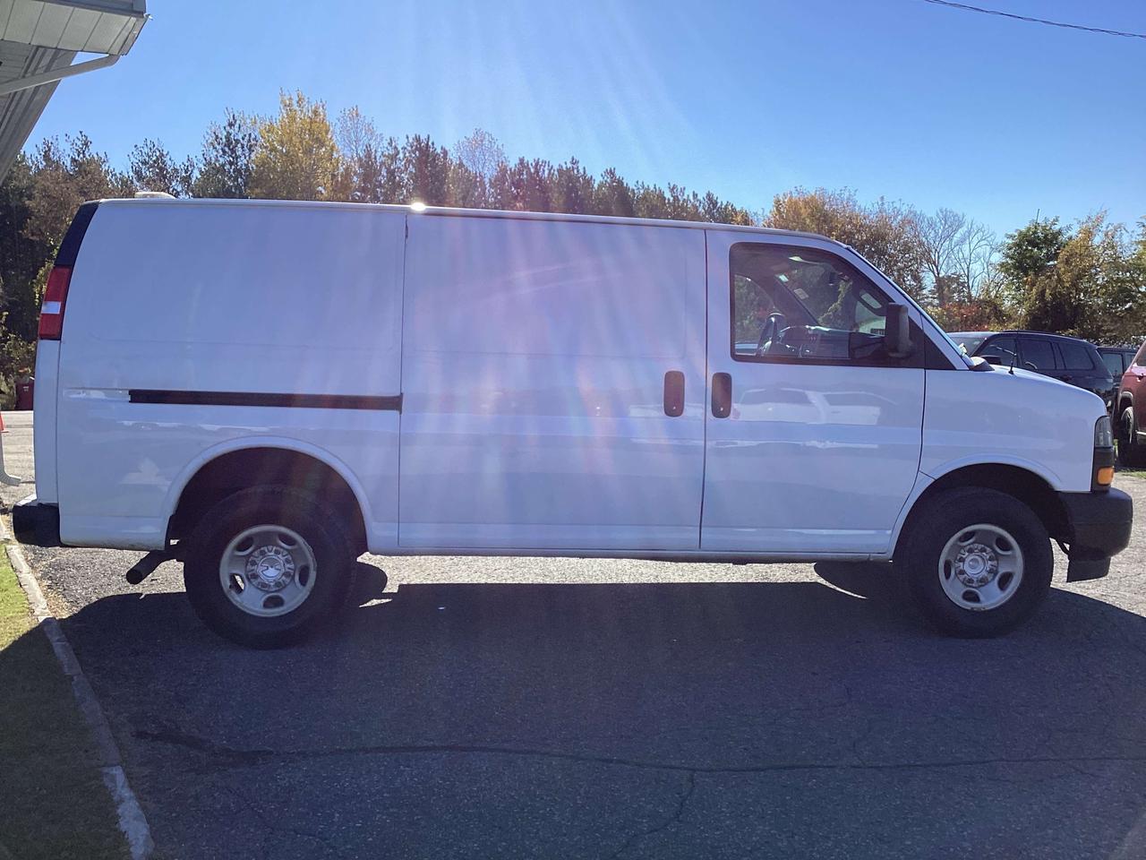 2023 Chevrolet Express 2500 Express Photo