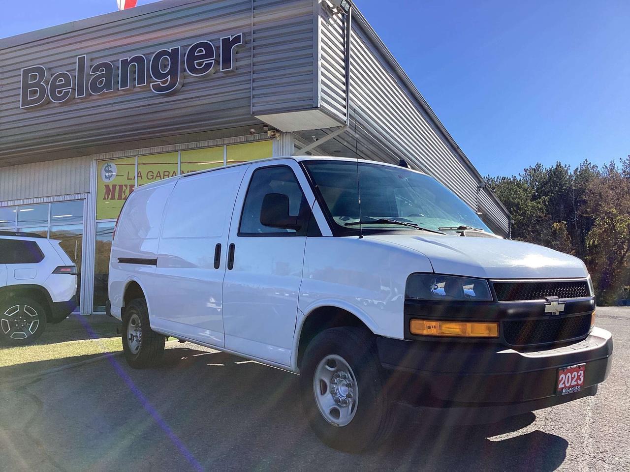 2023 Chevrolet Express 2500 Express Photo0