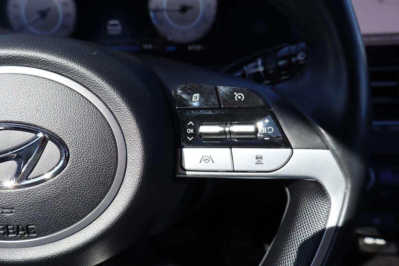 2023 Hyundai Elantra Luxury   No Accident   Leather   Sunroof   Navi Photo