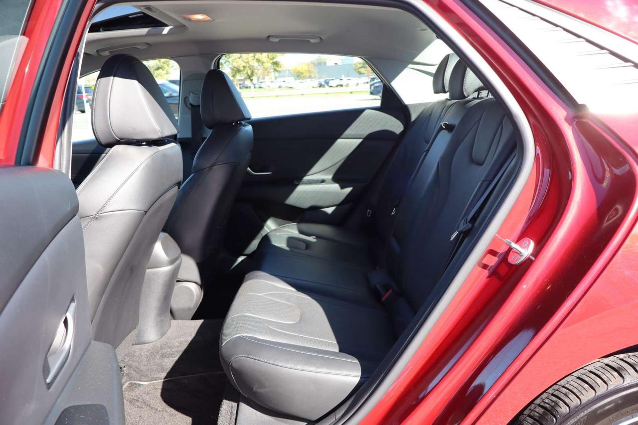 2023 Hyundai Elantra Luxury   No Accident   Leather   Sunroof   Navi Photo