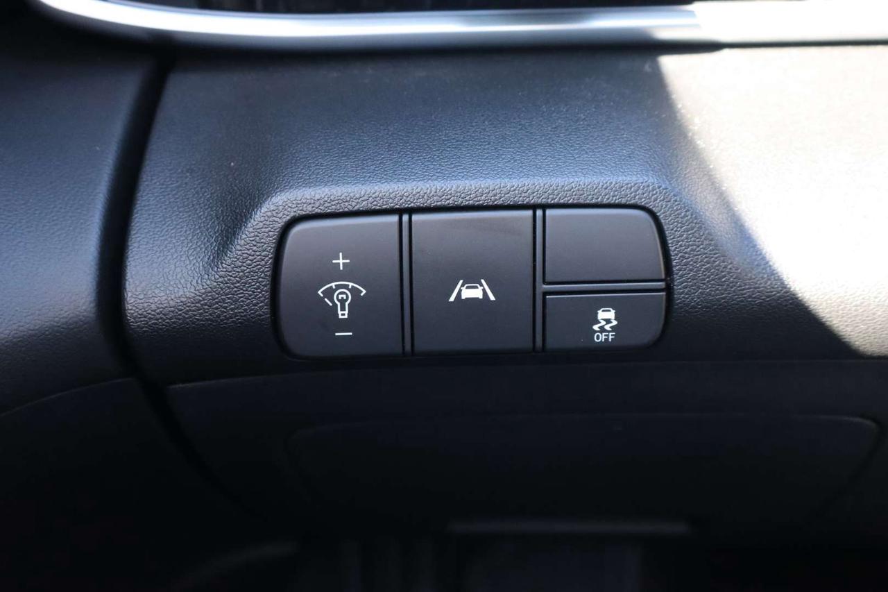2023 Hyundai Elantra Luxury   No Accident   Leather   Sunroof   Navi Photo
