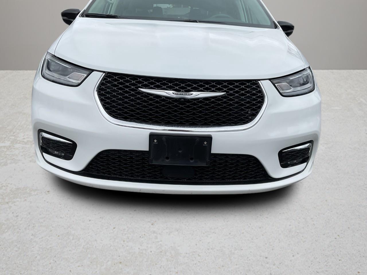 2024 Chrysler Pacifica Touring-L Front-Wheel Drive Passenger Van Photo