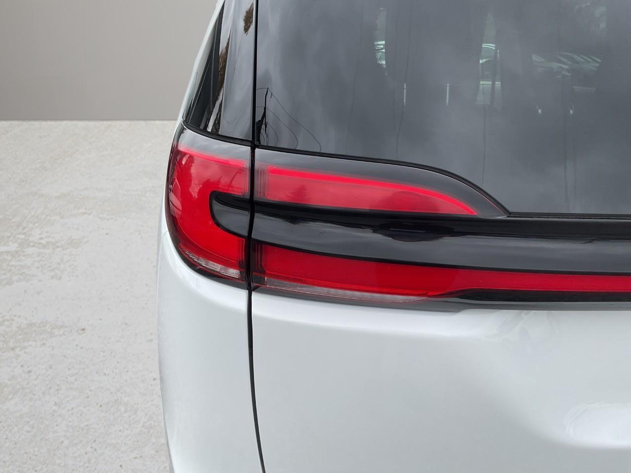 2024 Chrysler Pacifica Touring-L Front-Wheel Drive Passenger Van Photo