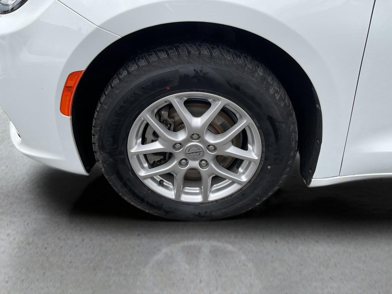 2024 Chrysler Pacifica Touring-L Front-Wheel Drive Passenger Van Photo