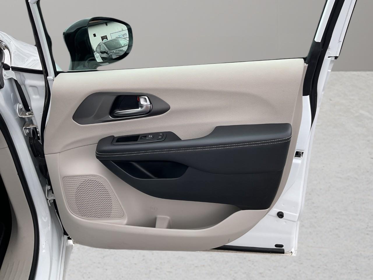 2024 Chrysler Pacifica Touring-L Front-Wheel Drive Passenger Van Photo