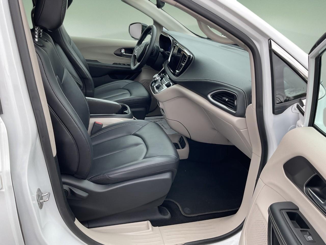 2024 Chrysler Pacifica Touring-L Front-Wheel Drive Passenger Van Photo