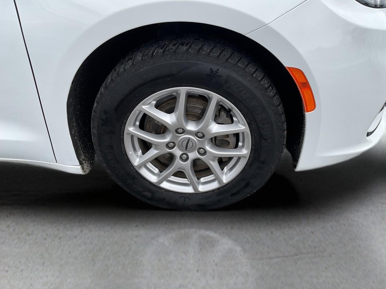 2024 Chrysler Pacifica Touring-L Front-Wheel Drive Passenger Van Photo