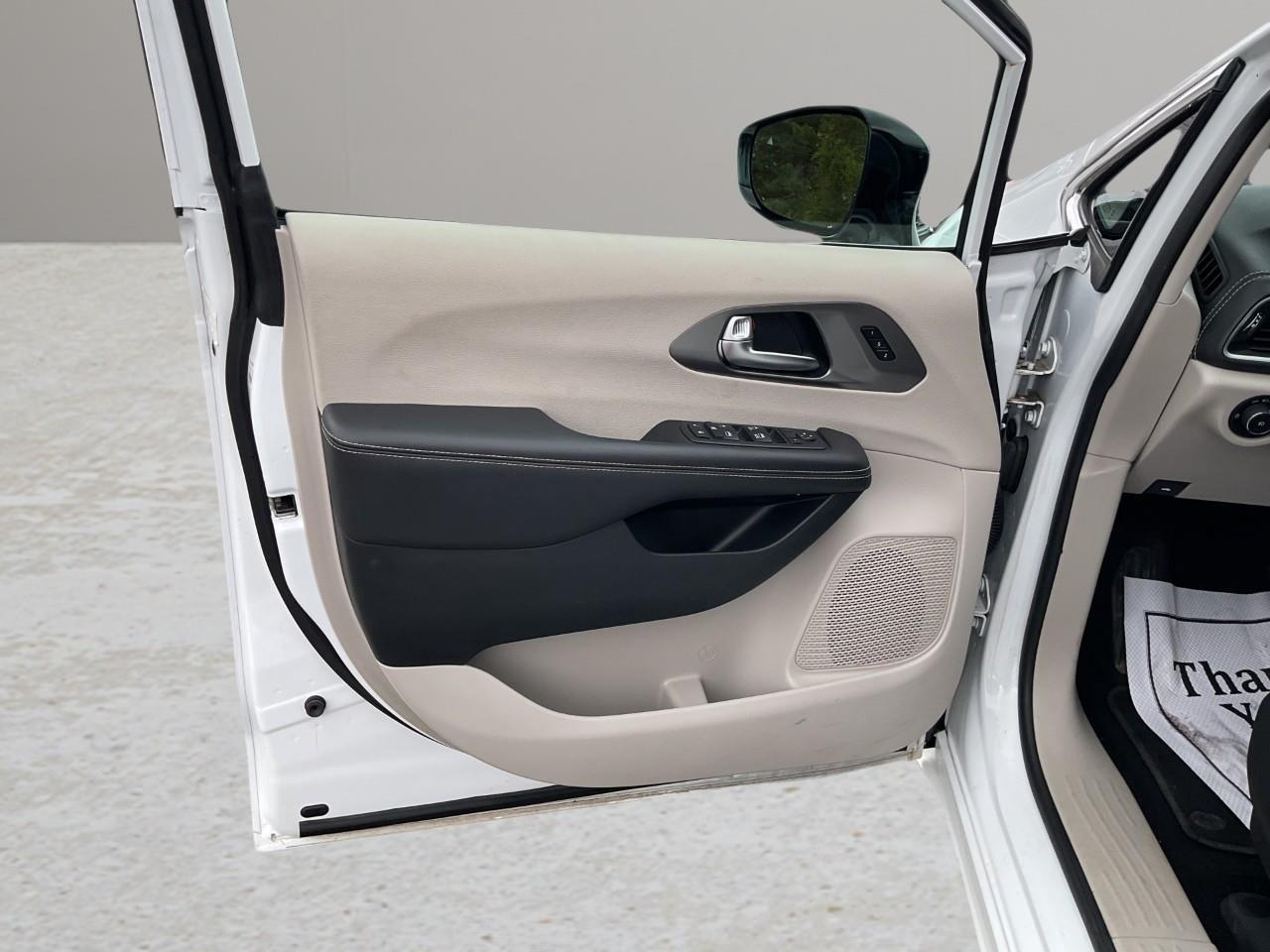 2024 Chrysler Pacifica Touring-L Front-Wheel Drive Passenger Van Photo