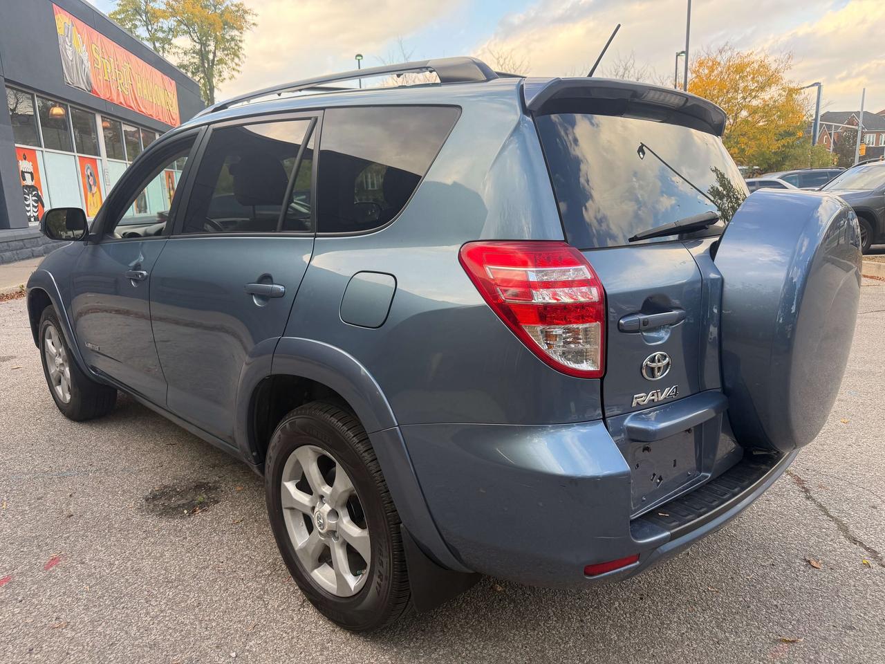 2011 Toyota RAV4 Limited ! V-6 !! ONE OWNER !! 133907 KMS !! LOADED Photo