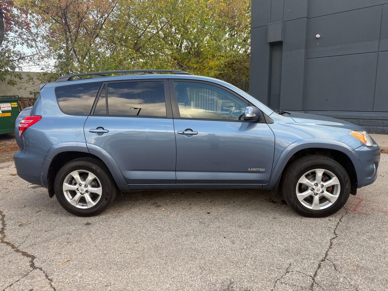 2011 Toyota RAV4 Limited ! V-6 !! ONE OWNER !! 133907 KMS !! LOADED Photo