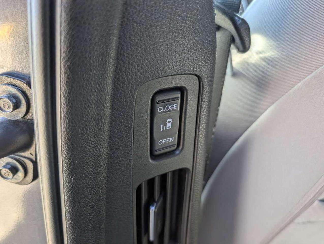 2022 Honda Odyssey EX w/ RES  SUNROOF CAMERA HTD SEATS ANDOID&CARPLAY Photo