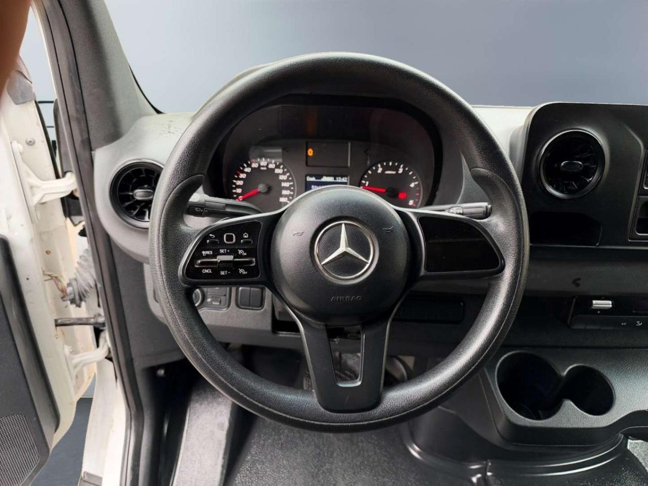 2022 Mercedes-Benz Sprinter 2500 High Roof I4 170 * CLEAN CARFAX REPORT / CAMERA / BLUETOOTH / CRUISE Photo