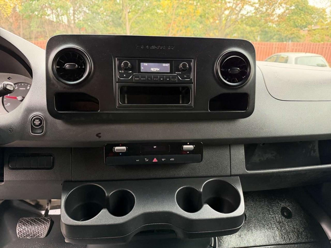 2022 Mercedes-Benz Sprinter 2500 High Roof I4 170 * CLEAN CARFAX REPORT / CAMERA / BLUETOOTH / CRUISE Photo