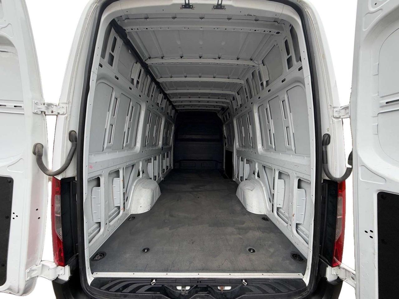 2022 Mercedes-Benz Sprinter 2500 High Roof I4 170 * CLEAN CARFAX REPORT / CAMERA / BLUETOOTH / CRUISE Photo
