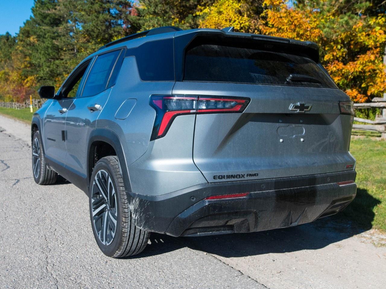 2027 Chevrolet Equinox AWD RS Photo2