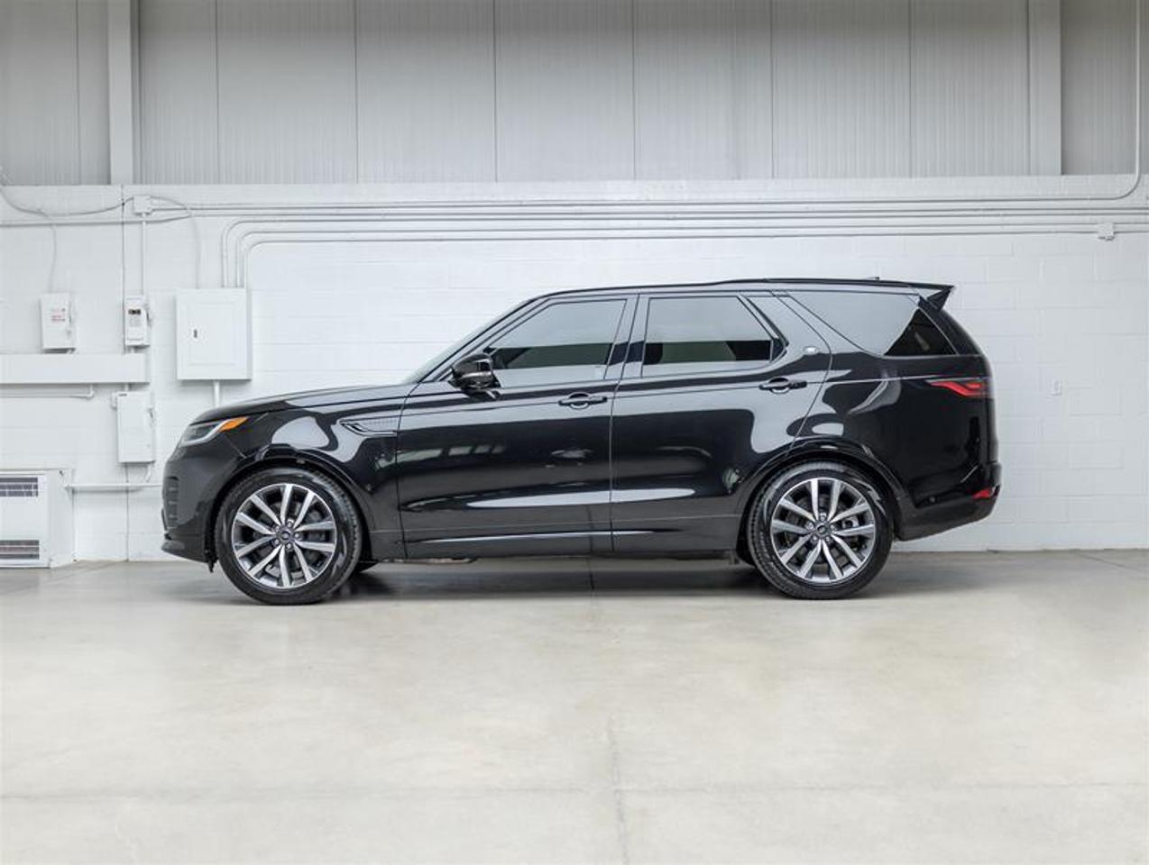 2024 Land Rover Discovery  Photo
