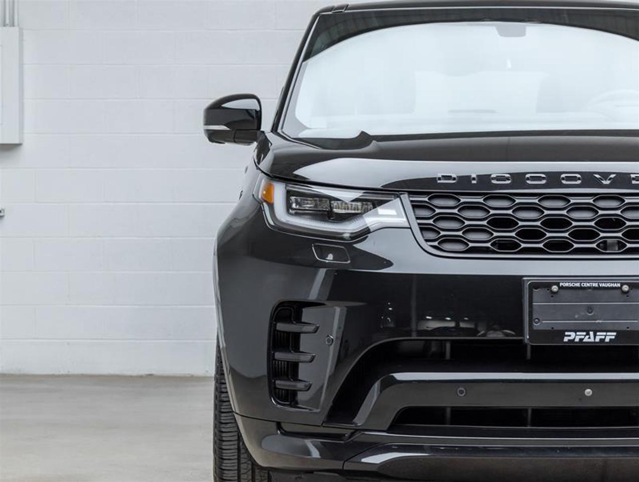 2024 Land Rover Discovery  Photo