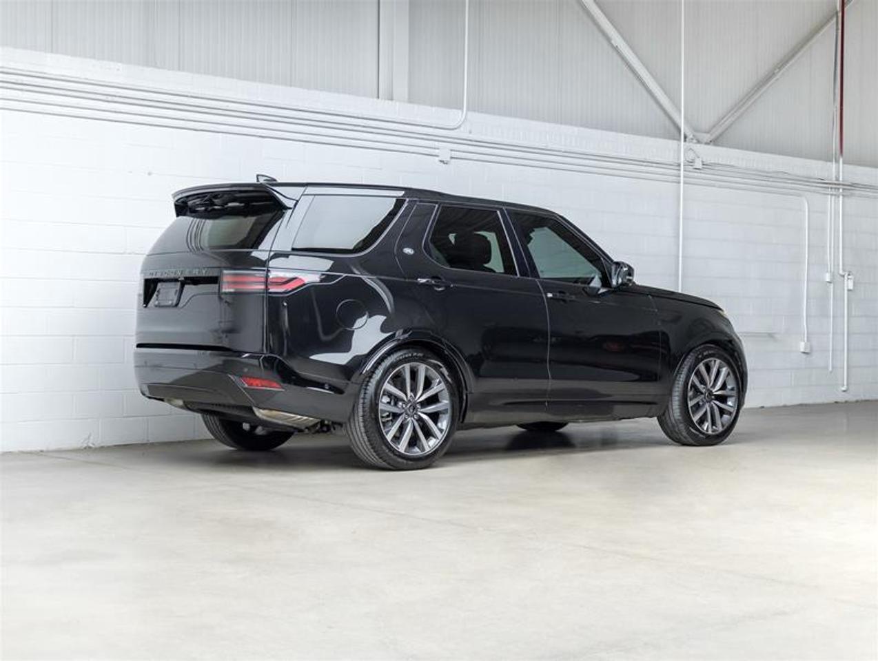 2024 Land Rover Discovery  Photo