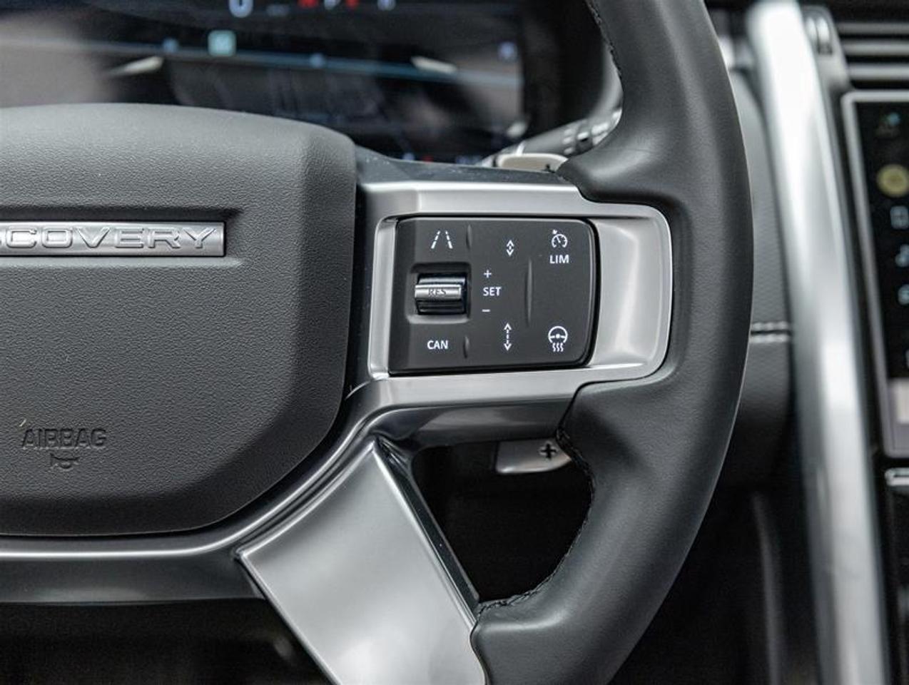 2024 Land Rover Discovery  Photo