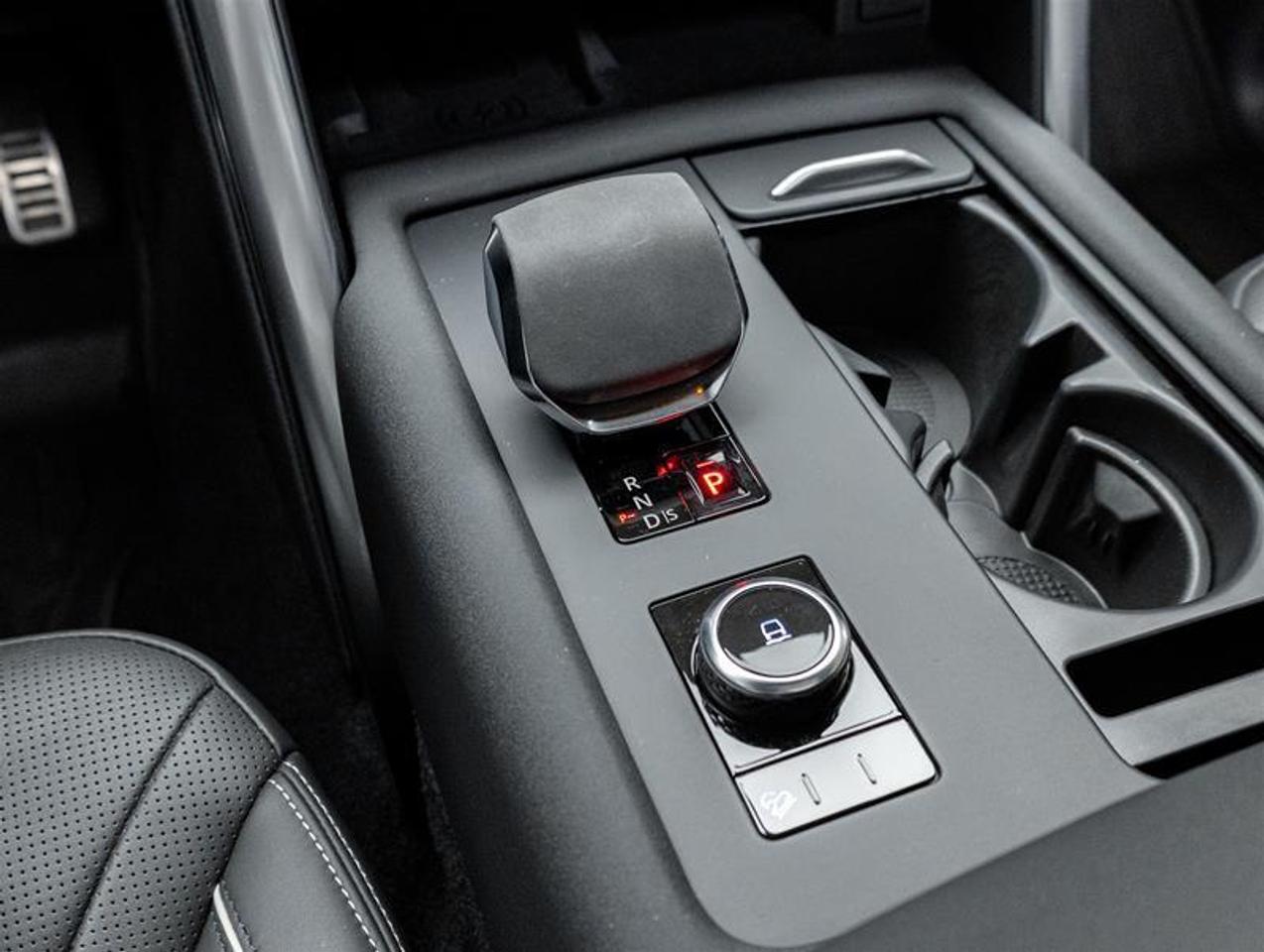 2024 Land Rover Discovery  Photo