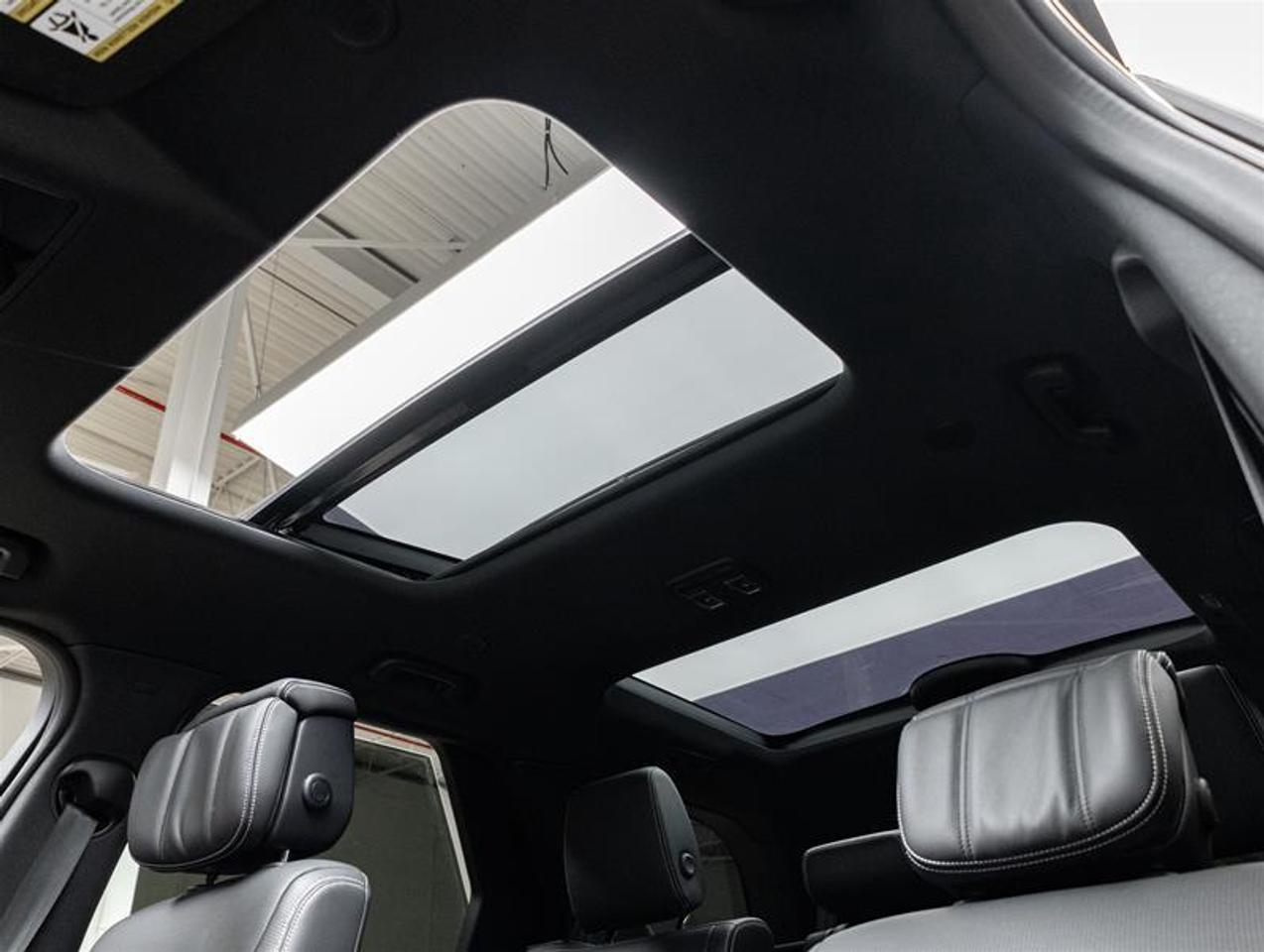 2024 Land Rover Discovery  Photo