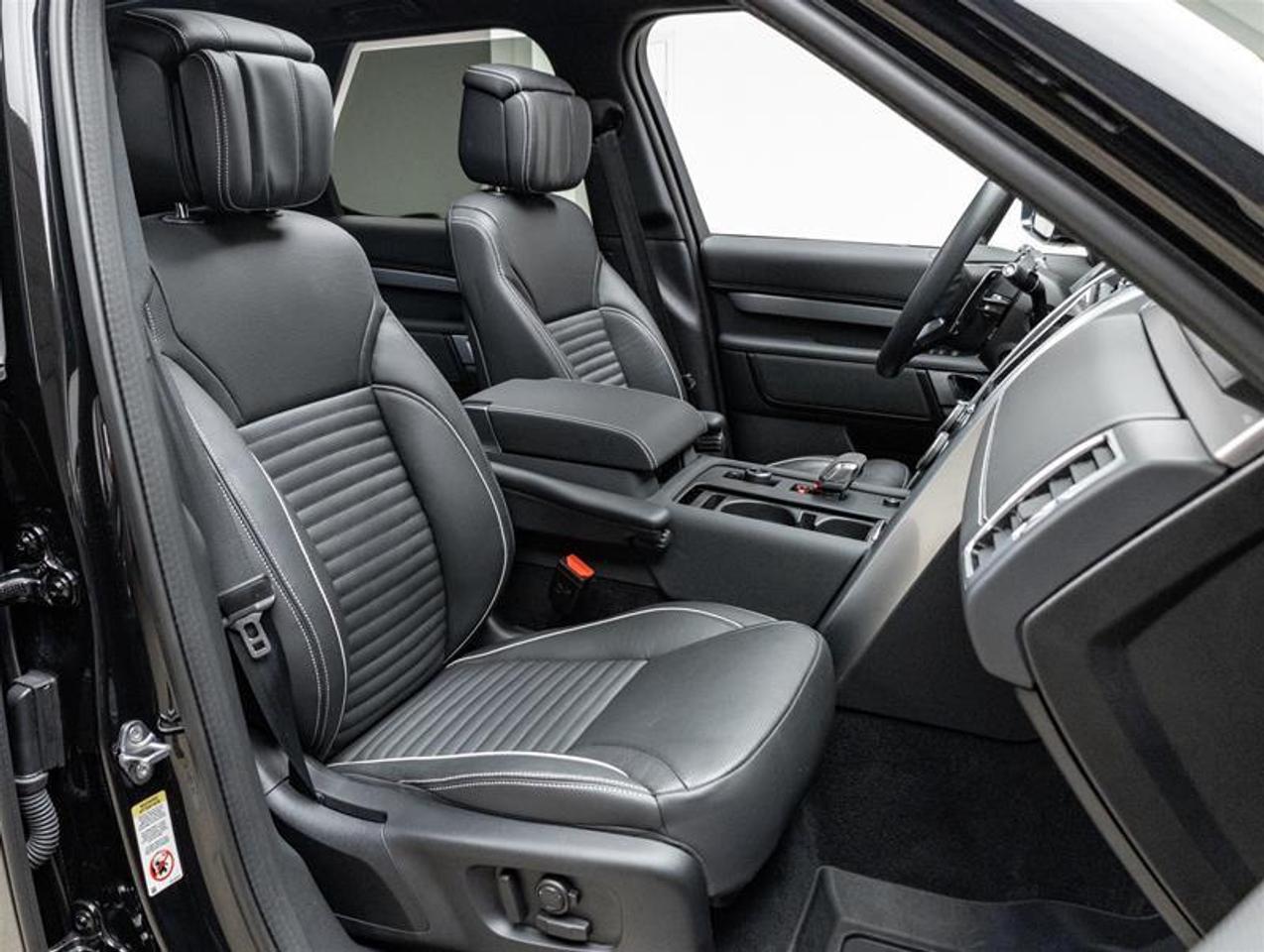2024 Land Rover Discovery  Photo