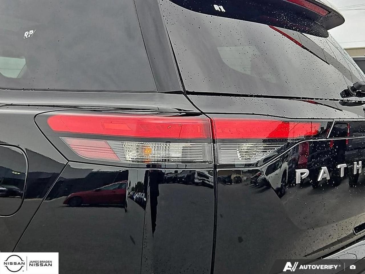 2026 Nissan Pathfinder Platinum 4WD Photo