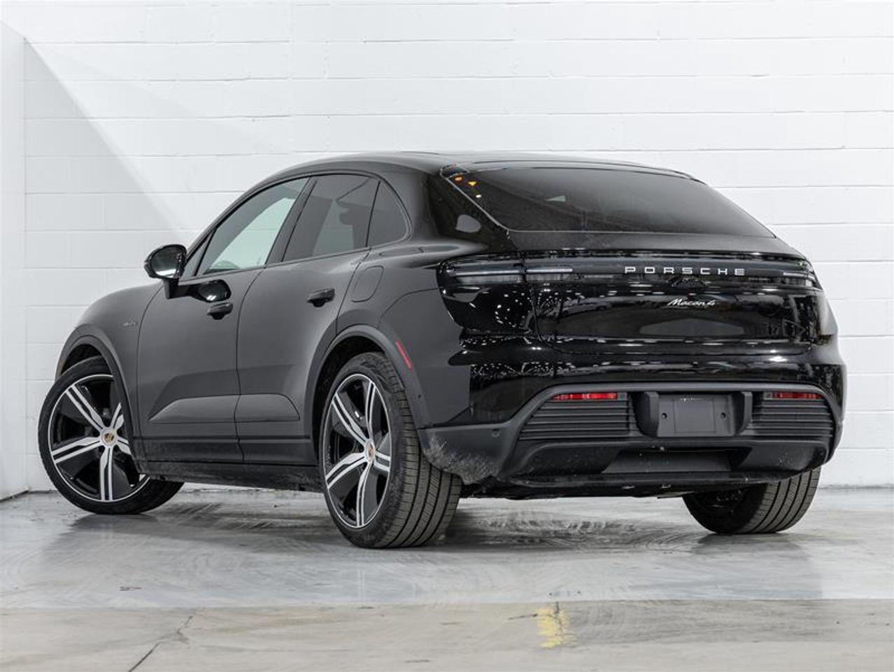 2025 Porsche Macan  Photo